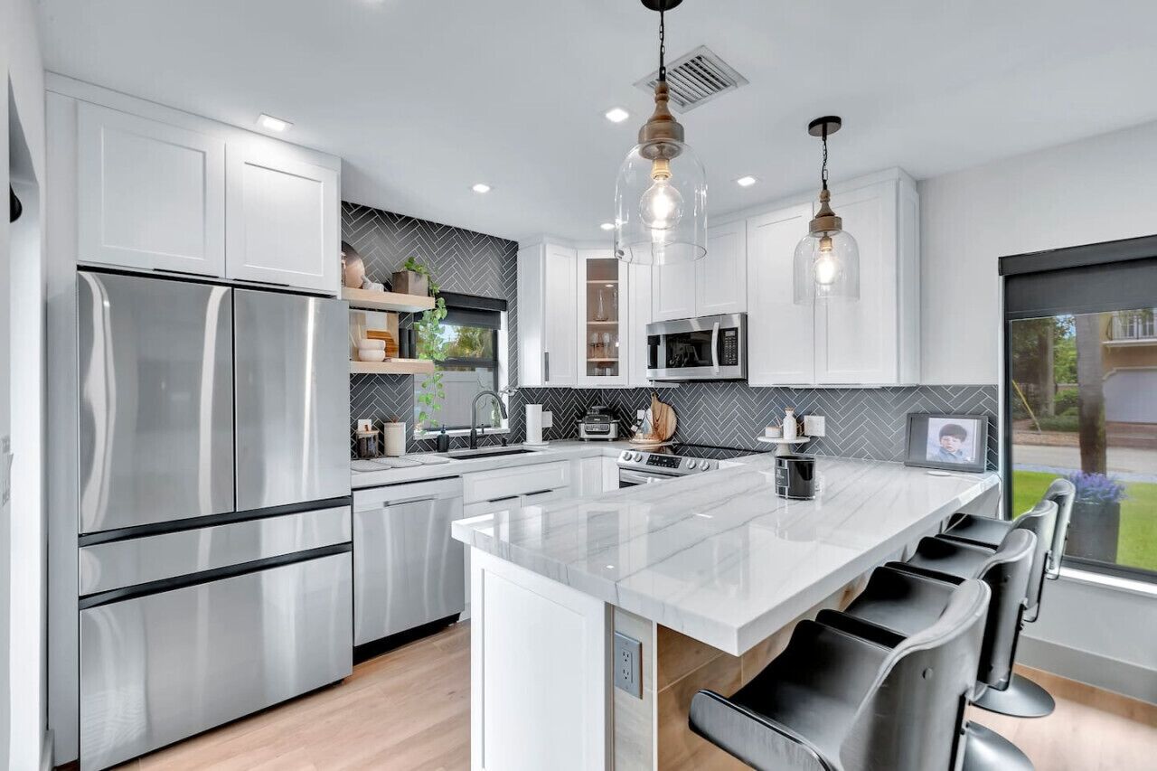 Fridge, microwave, oven, stovetop