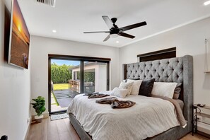 3 Schlafzimmer, Schreibtisch, Bügeleisen/Bügelbrett, Reisekinderbett
