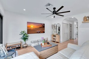 3 camere, una scrivania, ferro/asse da stiro, culla da viaggio