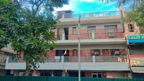 Property grounds - Goroomgo BK Plaza Chandigarh (Chandigarh)