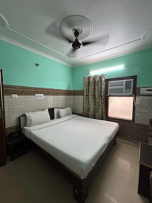 Deluxe Double Room, Multiple Bedrooms | Free WiFi, bed sheets - Goroomgo BK Plaza Chandigarh (Chandigarh)