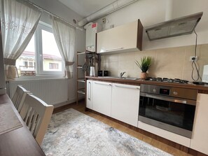 電子レンジ、オーブン、コンロ