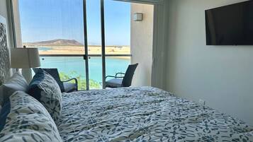 2 bedrooms, desk, iron/ironing board, WiFi