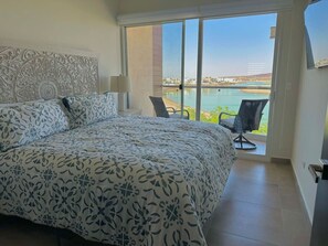 2 bedrooms, desk, iron/ironing board, WiFi