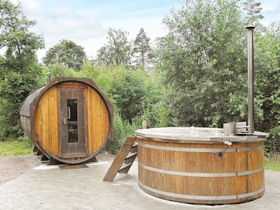 6 Person Holiday Home in Ljung-by Traum