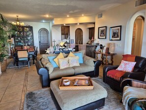 TV, DVD player, stereo - 4th Floor Beach Tower at Bella (Puerto Peñasco)