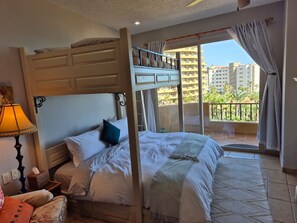 2 Schlafzimmer, Schreibtisch, BĂŒgeleisen/BĂŒgelbrett, kostenloses WLAN