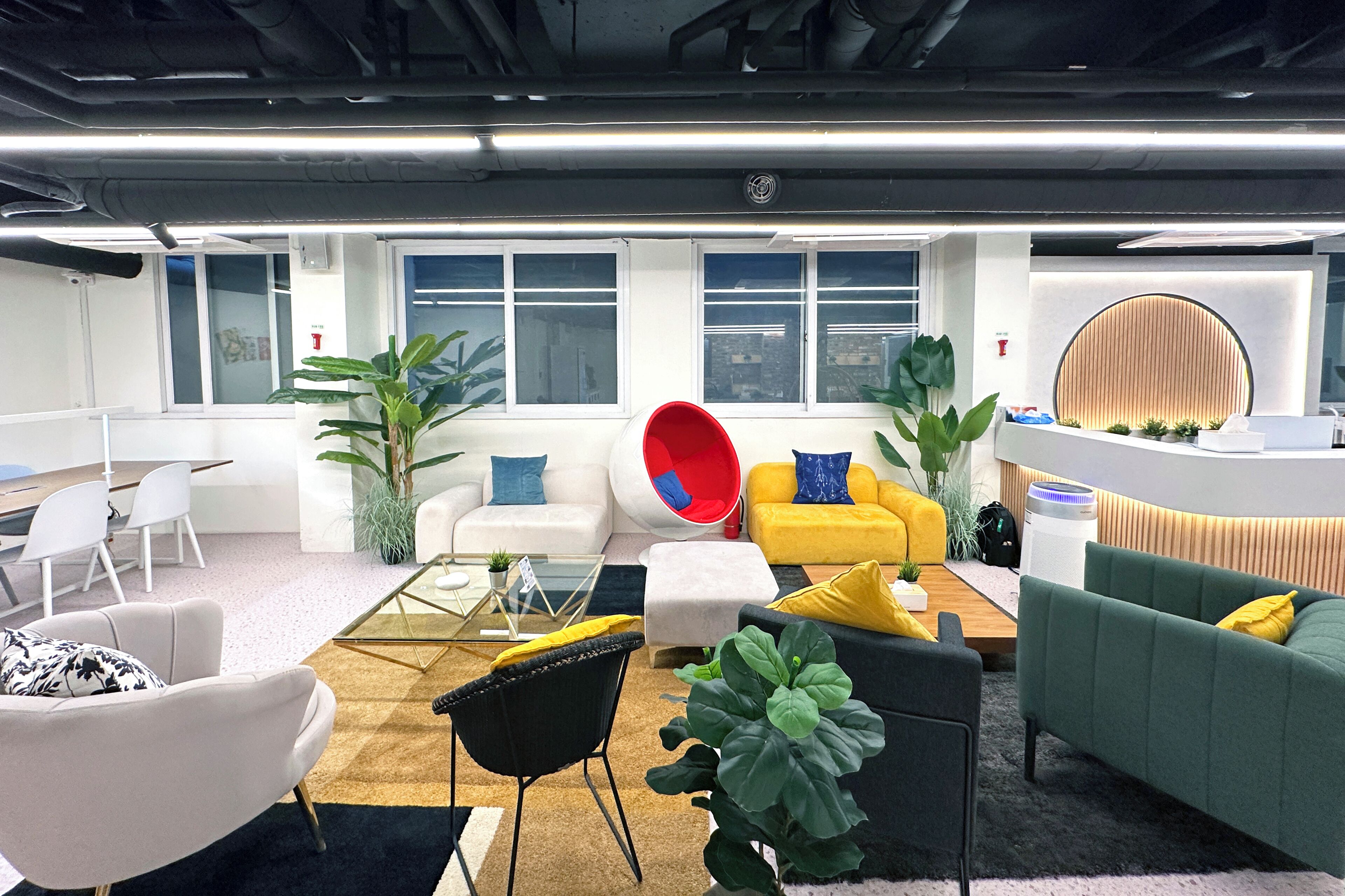 Lobby lounge