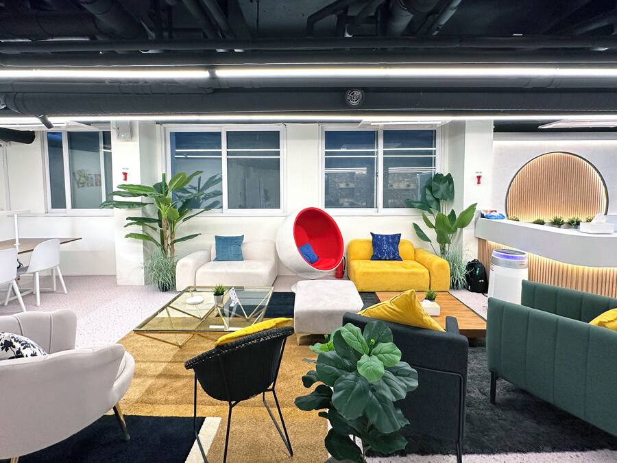Lobby-lounge