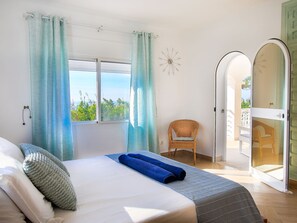 4 chambres, bureau, accès Internet