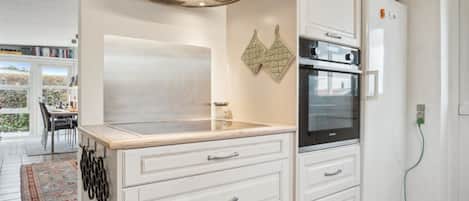 Geladeira, micro-ondas, fogão, lava-louças