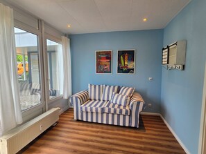 Fernseher, Bücher, Stereoanlage