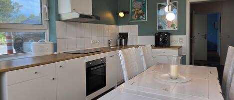 Réfrigérateur, four, plaque de cuisson, lave-vaisselle