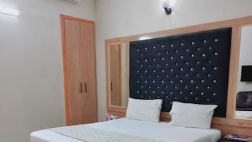 Minibar, bed sheets