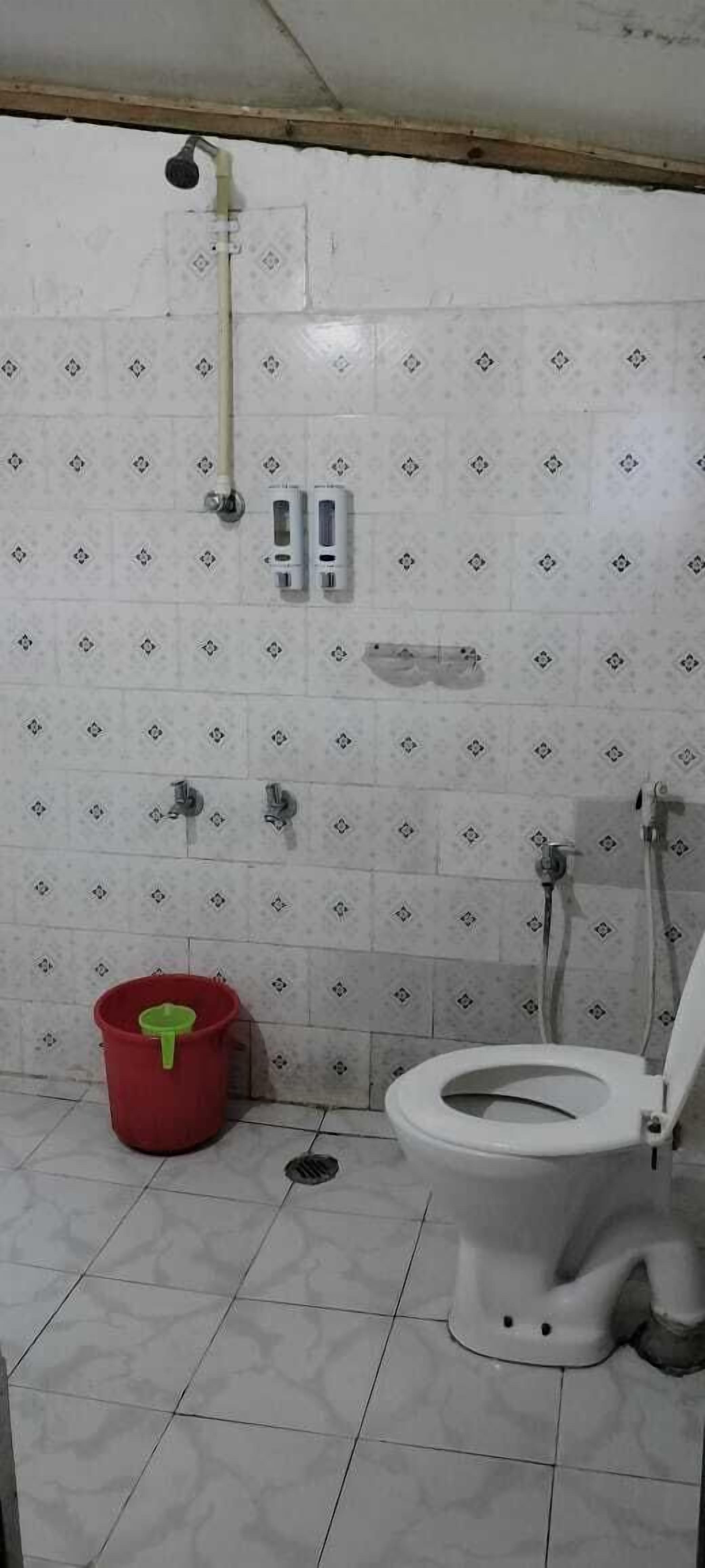 Cottage Deluxe, vue cour intérieure | Salle de bain | Douche, papier toilette