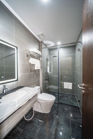 Family Quadruple Room | Bathroom