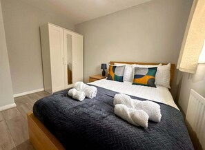 4 dormitorios, tabla de planchar con plancha, wifi y ropa de cama