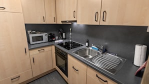 Coffee/tea maker, fridge, oven, stovetop - Saas-Fee center - 2 bedrooms - balcony and patio (Saas-Fee)