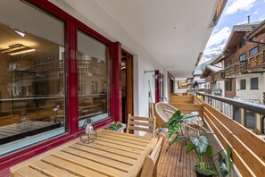Outdoor dining - Saas-Fee center - 2 bedrooms - balcony and patio (Saas-Fee)