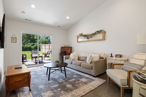 Urban Charm Nest! Close to Downtown