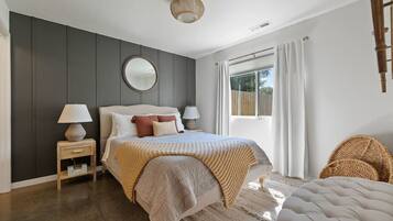 4 bedrooms, iron/ironing board, free WiFi, bed sheets