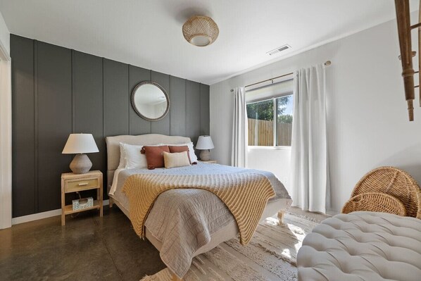 3 bedrooms, iron/ironing board, free WiFi, bed sheets