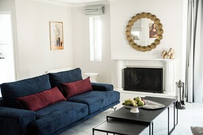 Superior Suite (Lycabettus Suite) | Living area | 55-inch Smart TV with cable channels, Netflix, streaming services - Mets Suites (Athens)