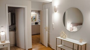 Apartemen (Kallimarmaro Suite) | Seprai premium, selimut bulu angsa, dan kedap suara