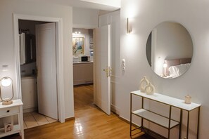 Apartment (Kallimarmaro Suite) | Premium bedding, down duvets, soundproofing, iron/ironing board - Mets Suites (Athens)