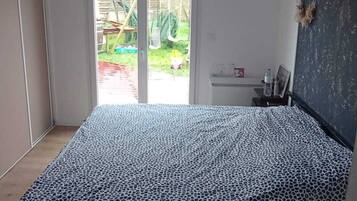 5 bedrooms, WiFi, bed sheets