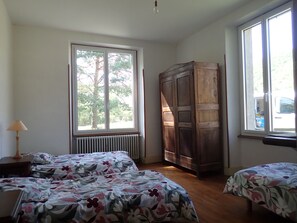 3 chambres, lit parapluie, Wi-Fi gratuit, draps fournis