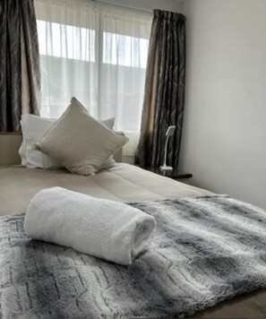 3 bedrooms, iron/ironing board, WiFi, bed sheets