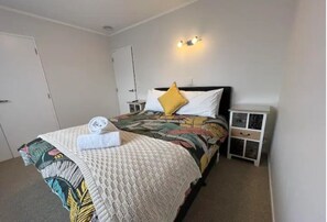 3 soverom, strykejern/-brett, wi-fi og sengetøy