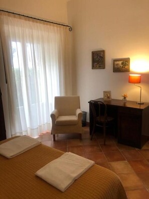 1 bedroom, in-room safe, desk, iron/ironing board
