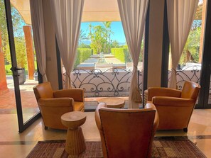 المنشأة من الداخل