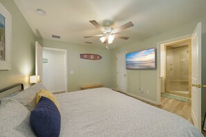 3 bedrooms, desk, iron/ironing board, free WiFi