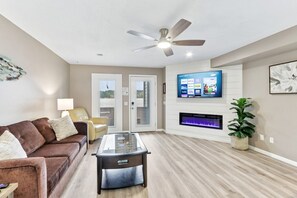 Smart TV - Sandy Toes at Lighthouse Cove (Wisconsin Dells)