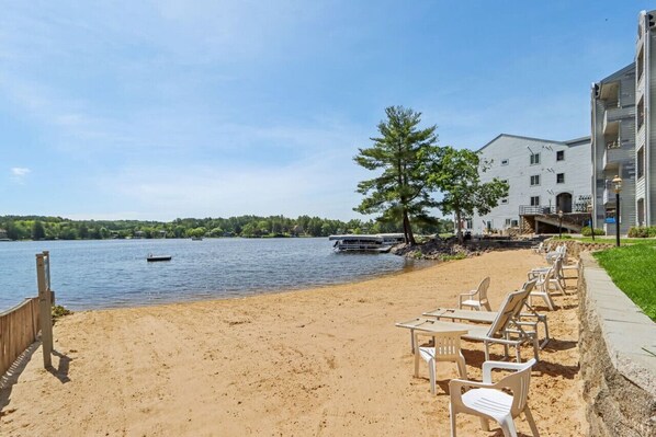 بالقرب من الشاطئ