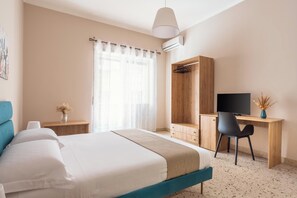 3 bedrooms, desk, iron/ironing board, WiFi