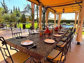 Outdoor dining - Palais Ona (Marrakesh)