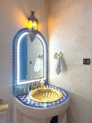 Shower, hair dryer, bidet, towels - Palais Ona (Marrakesh)