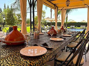 Outdoor dining - Palais Ona (Marrakesh)