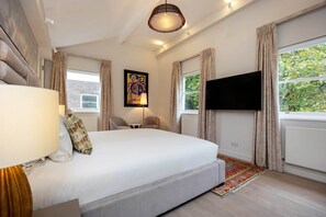 4 bedrooms, WiFi, bed sheets