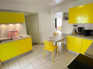 Kühlschrank, Mikrowelle, Geschirrspüler