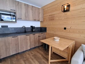 Fridge, microwave, oven, stovetop - Cozy studio at the foot of the slopes with TV in Plagne Centre (La Plagne)