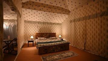 Desk, laptop workspace, free WiFi