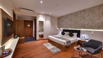 Economy Room | Premium bedding, memory foam beds, minibar, desk