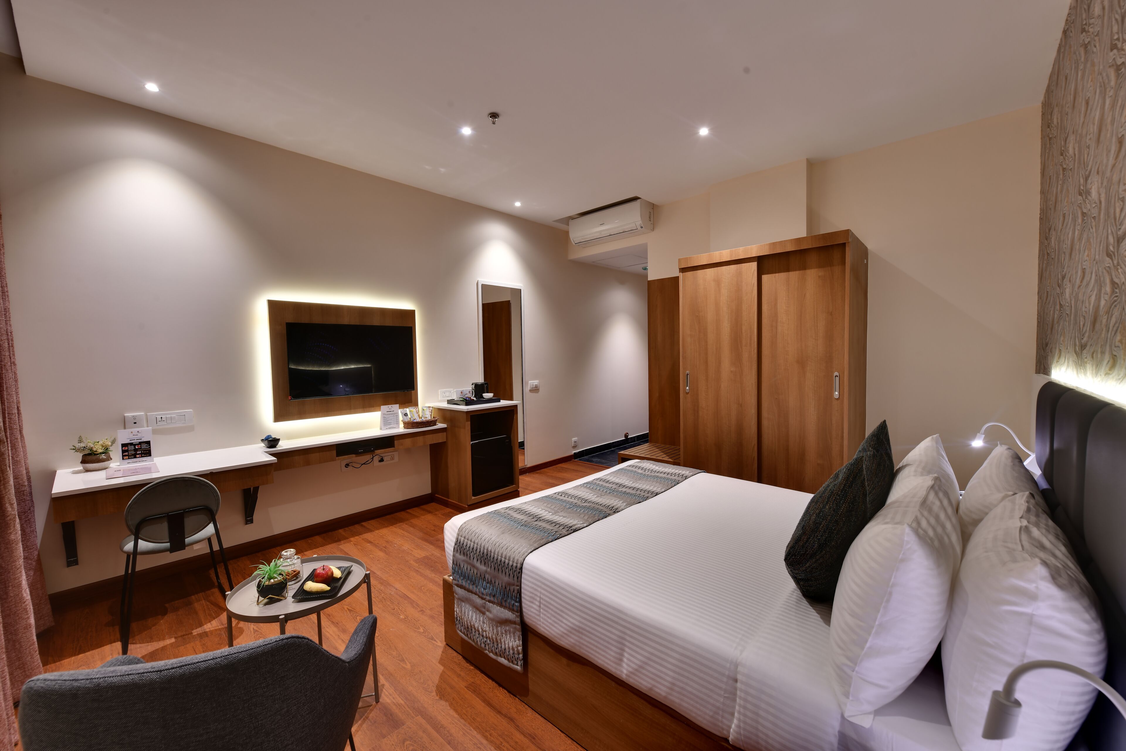 Premium Room, City View | Premium bedding, memory-foam beds, minibar, desk