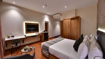 Premium Room, City View | Premium bedding, memory-foam beds, minibar, desk