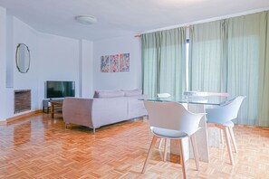 TV - Duplex Penthouse with Spectacular Park Views in Tetuán (Madrid)
